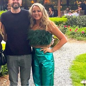 I’m am selling both the top size large and pants size medium together for 70.